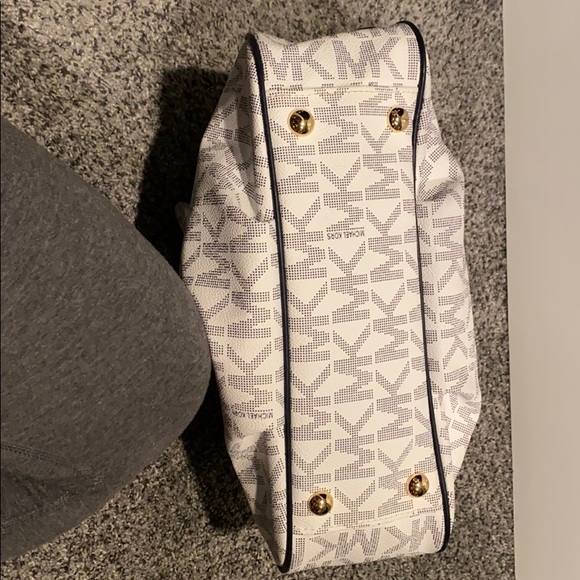 Michael Kors handbag - Picture 7 of 13